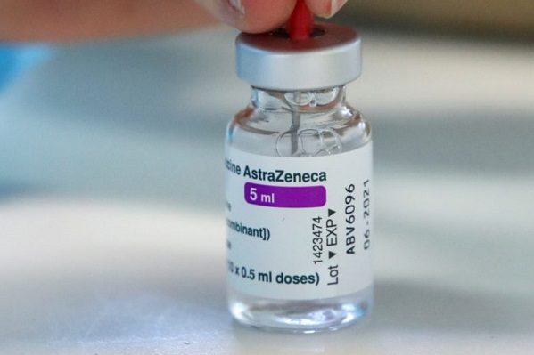 AstraZeneca reduce efectividad de su vacuna del 79% al 76%
