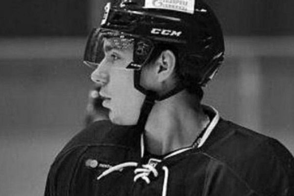 Joven jugador ruso de hockey muere tras ser golpeado por el puck #VIDEO