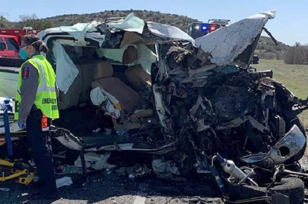 Mueren ocho migrantes durante persecución policiaca en Texas