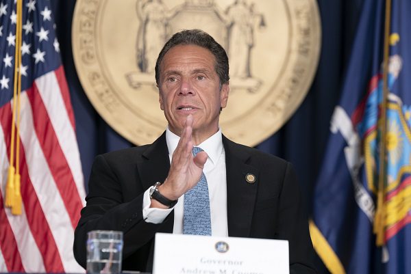 Andrew Cuomo habría beneficiado a familiares con pruebas covid