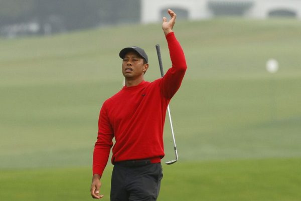 Tiger Woods mejora; continuará recuperándose en casa