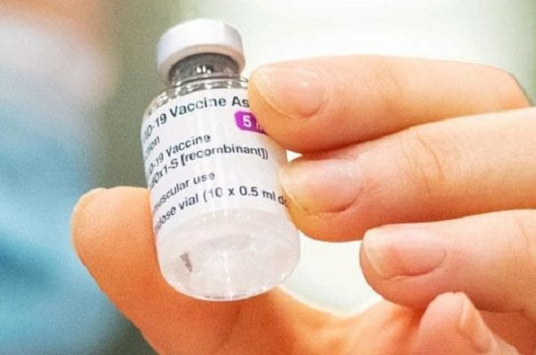 Muere profesora española tras recibir vacuna de AstraZeneca