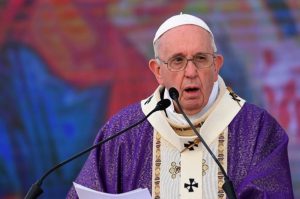 “Me pongo de rodillas” para que termine la violencia en Birmania: Papa Francisco