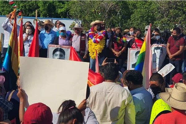 Padres de los 43 de Ayotzinapa piden a Salgado Macedonio esclarecer el caso
