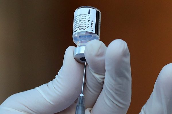 OMS piden "inmediatamente" 10 millones de vacunas a la comunidad internacional