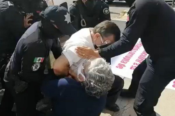 Detienen a líder de dueños de verificentros en Veracruz #VIDEO