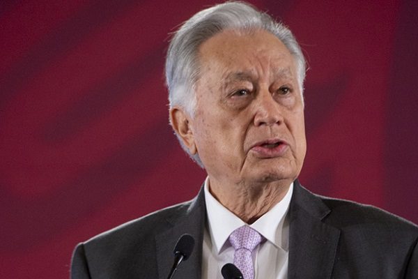 Familias de clase media y baja pagan más por electricidad que grandes empresas: Bartlett