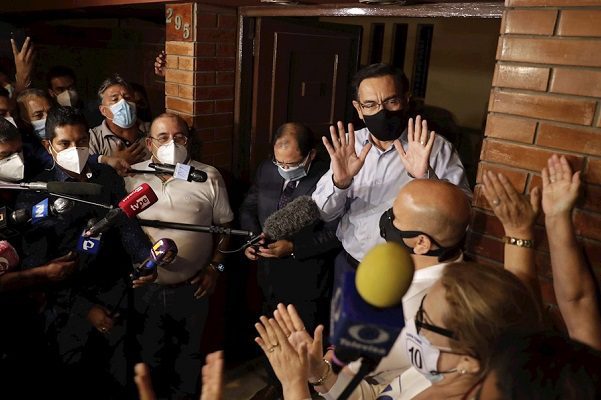 El expresidente de Perú, Martín Vizcarra, se libra ir a prisión