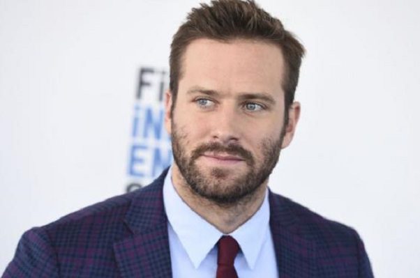 Inician investigación por abuso sexual contra Armie Hammer