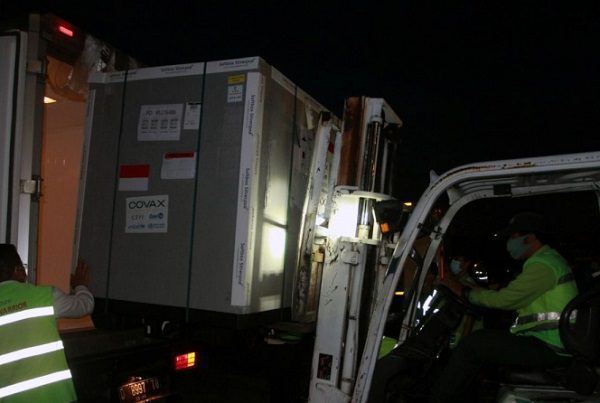 Vacunas de AstraZeneca ya comenzaron a ser distribuidas en México