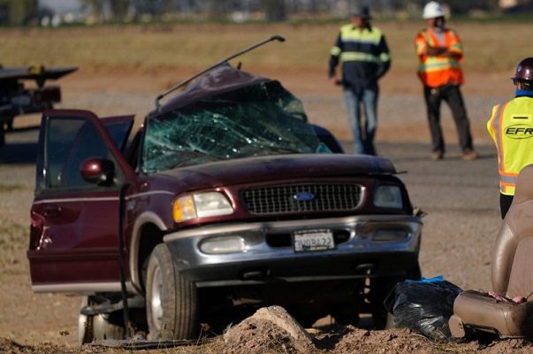 Culpan a mexicano tras accidente en California donde murieron 10 connacionales