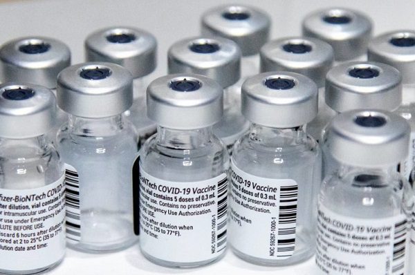 Vacuna de Pfizer demuestra efectividad del 100% en adolescentes