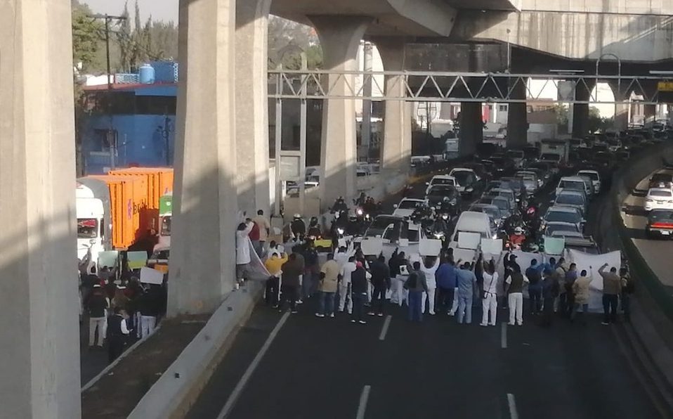 Médicos exigen vacunas contra Covid, bloquean Periférico