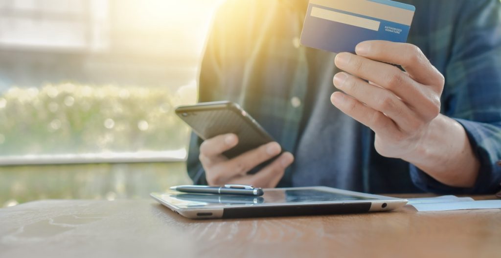 Cómo funciona la geolocalización para que clientes de bancos puedan usar servicios digitales