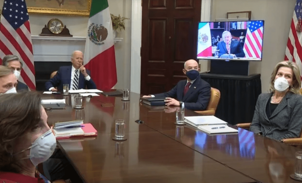 EUA tratará a México "como un igual", dice Biden a AMLO en reunión virtual