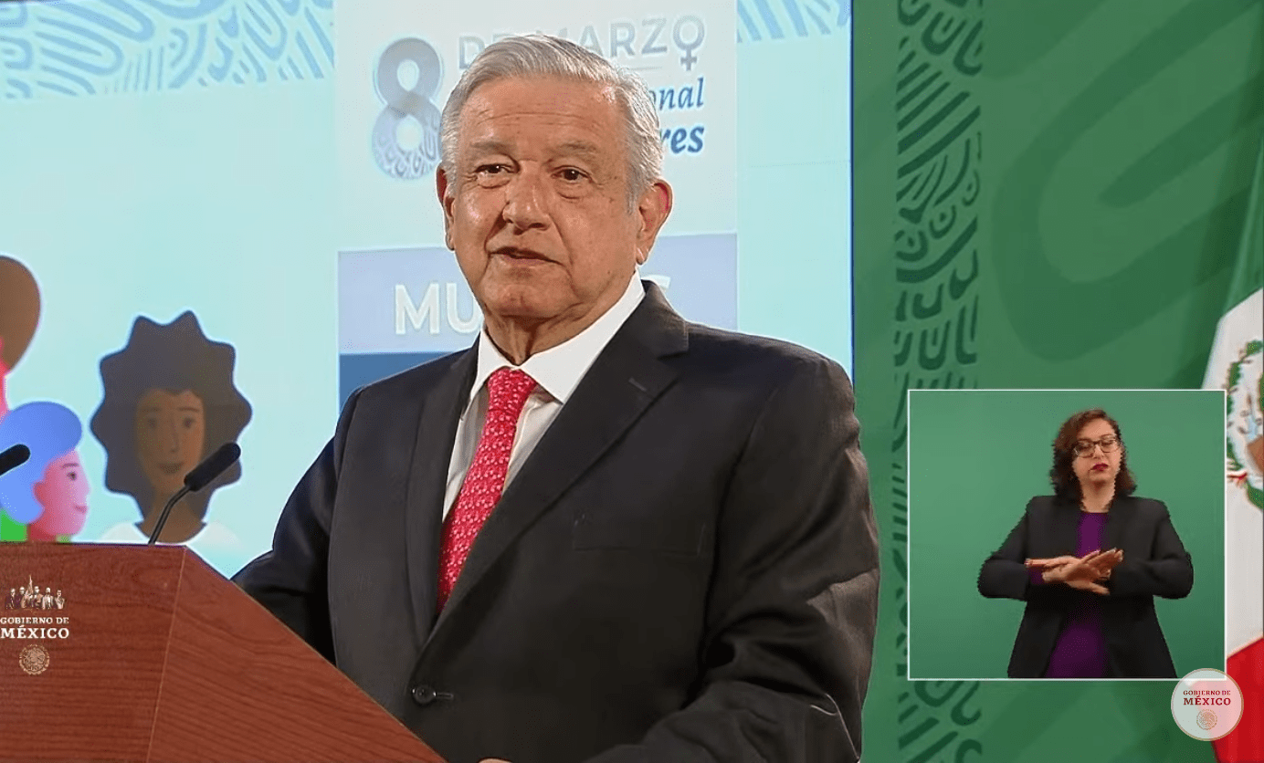 AMLO recuerda a mujeres de tres transformaciones con motivo del 8M