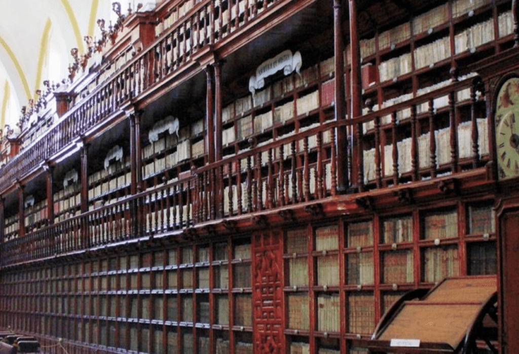 Investigan en Puebla, documentos históricos impresos en hojas de oro
