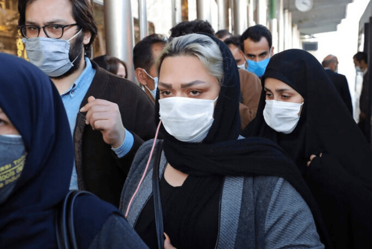 Ahorcan a 4 hombres por violar en grupo a alpinista