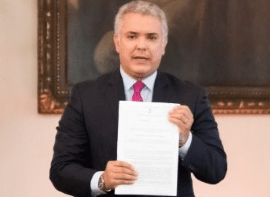 Duque se ofreció como voluntario para probar seguridad de vacuna AstraZeneca