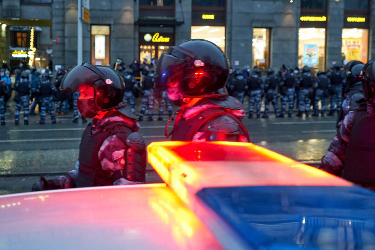 Detienen a 180 personas en acto de oposición en Moscú