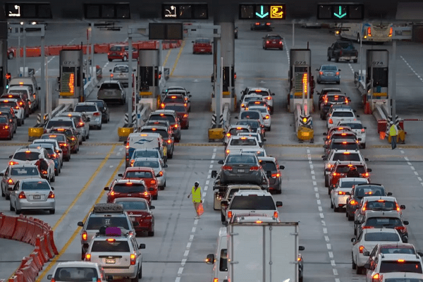 Carreteras registran gran afluencia de vacacionistas