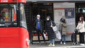 40 mil británicos habrían enfermado de Covid mientras eran tratados en hospitales