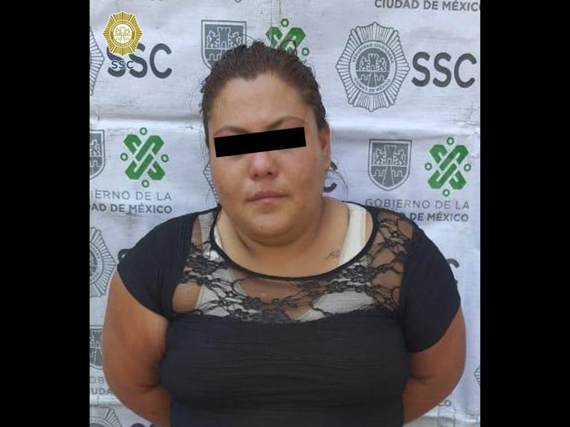 Detienen a mujer que golpea a adulto mayor en Iztacalco