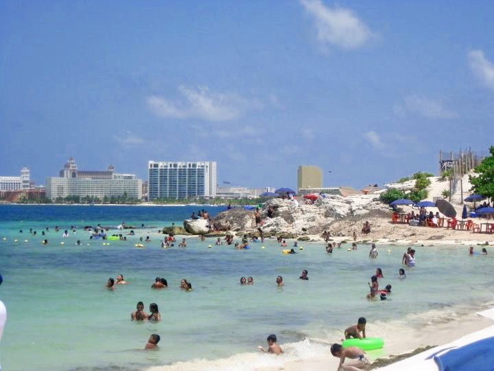 Balacera en Playa Tortugas de Cancún deja dos muertos