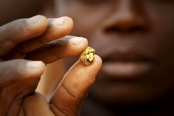Encuentran montaña llena de oro en África #VIDEO