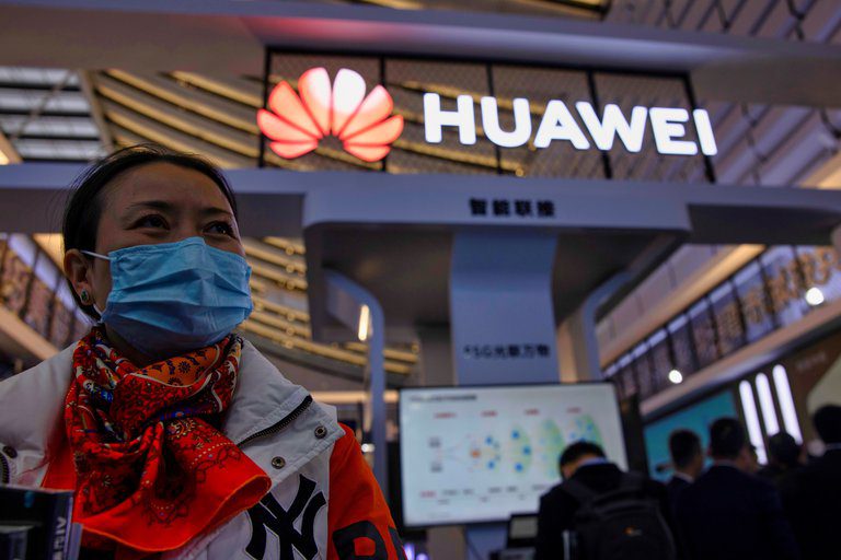 Huawei elimina apps de Adidas y Nike, aquí la razón