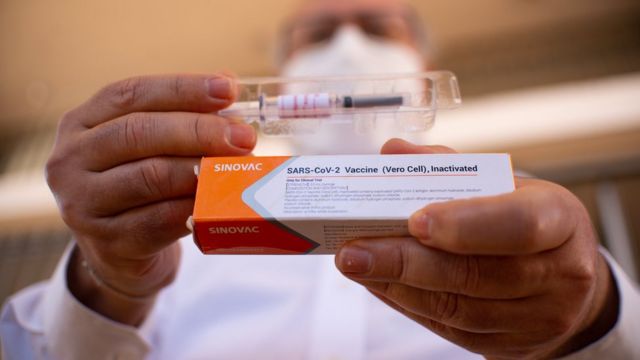 Estudian tercera dosis de la vacuna contra Covid-19 Sinovac
