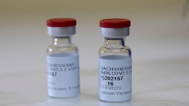 Expertos de EU recomiendan retomar uso de vacuna anticovid de Johnson & Johnson