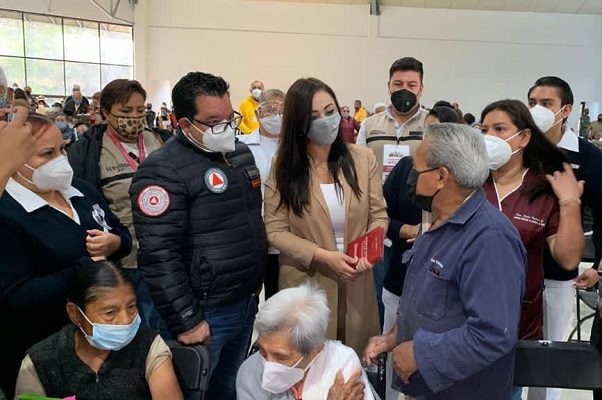 Piden aplausos para edil de Naucalpan y AMLO por "conseguir vacunas" #VIDEO