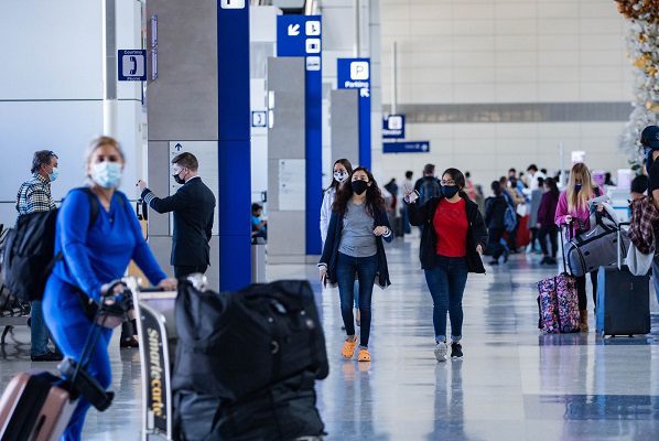 EU ya permite a personas completamente vacunadas volver a viajar