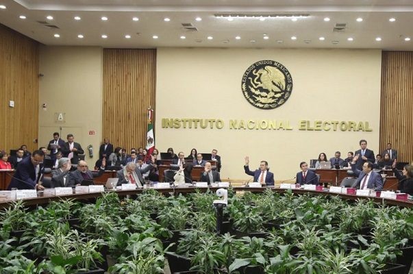Este martes el INE sesionará para acatar sentencias del sobre Salgado Macedonio y Morón