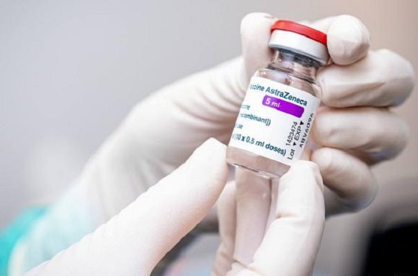 Familia francesa presenta denuncia por muerte tras aplicación de vacuna de AstraZeneca