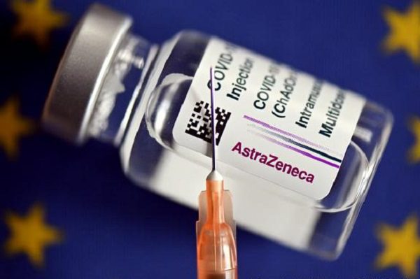 Expertos revelan posible causa y tratamiento de coágulos por vacuna de AstraZeneca