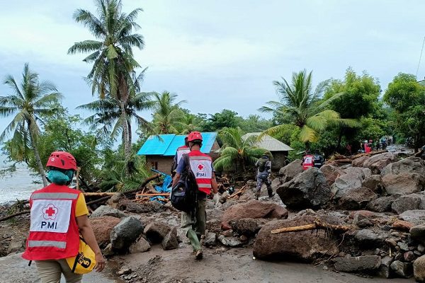 Al menos 44 muertos tras inundaciones en Indonesia #VIDEOS