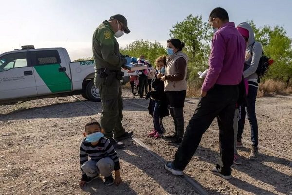 Texas y Missouri demandan al Gobierno de EU exigiendo restituir el “Quédate en México”
