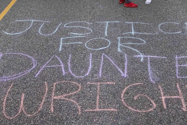 Renuncia la policía que disparó a Daune Wright #VIDEO (IMÁGENES FUERTES)