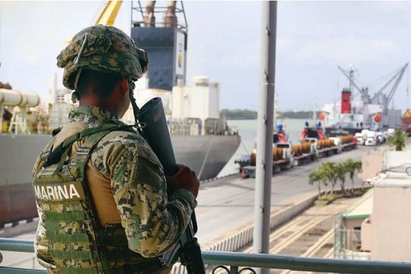 30 marinos son entregados a la FGR por desaparición forzada