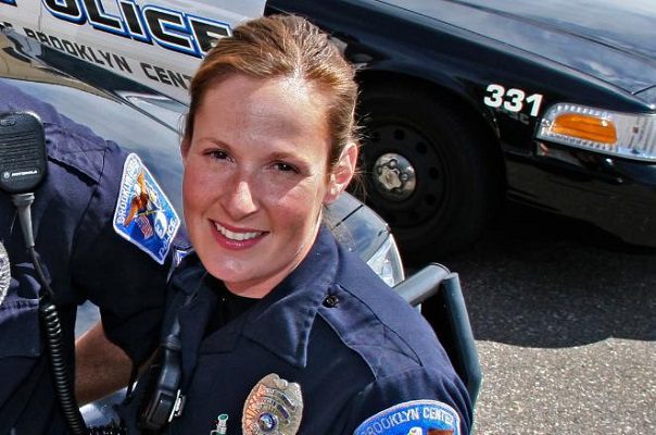 Arrestan a la expolicía que causó la muerte de Daune Wright