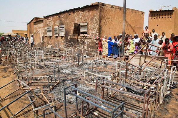 20 niños mueren tras incendio en escuela, en Niger