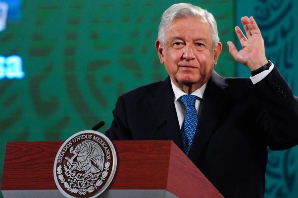 Por pago de impuestos, AMLO celebra alianza de Televisa y Univision