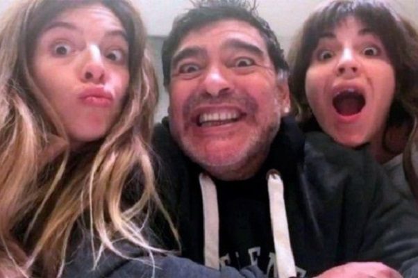 A Maradona le robaron y abandonaron sus hijas, asegura su abogado