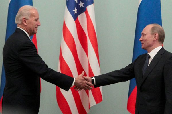Biden expulsa a 10 diplomáticos rusos de EU