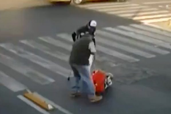 Se viralizan caídas captadas en #VIDEO en ciclovía en Puebla