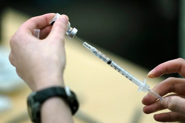 EU garantiza cita de vacunación a todos los adultos para el 19 de abril