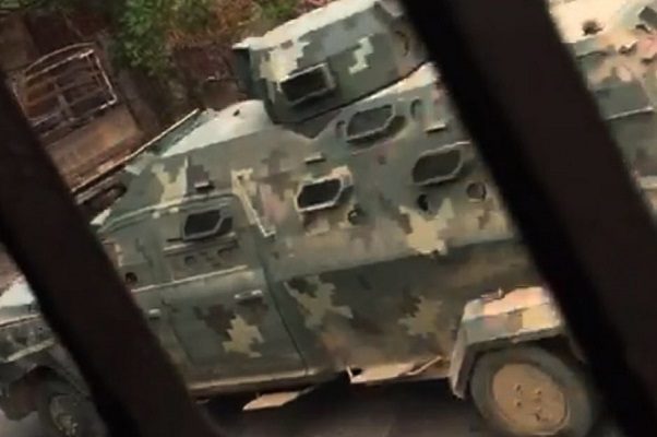 Presuntos integrantes del CJNG toman calles de Aguililla, Michoacán #VIDEOS