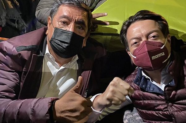 Mario Delgado y Salgado Macedonio se mantienen en plantón frente al INE